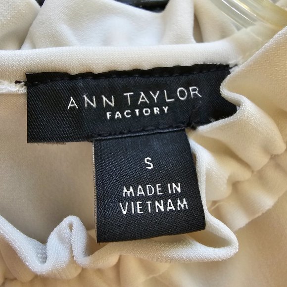 Ann Taylor Factory Mock Neck Sleeveless - Picture 5 of 5
